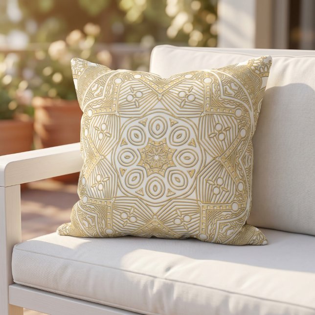 Elegant Chic Gyllene Mandala Blommig Konst På Vit Kudde (Skapare uppladdad)