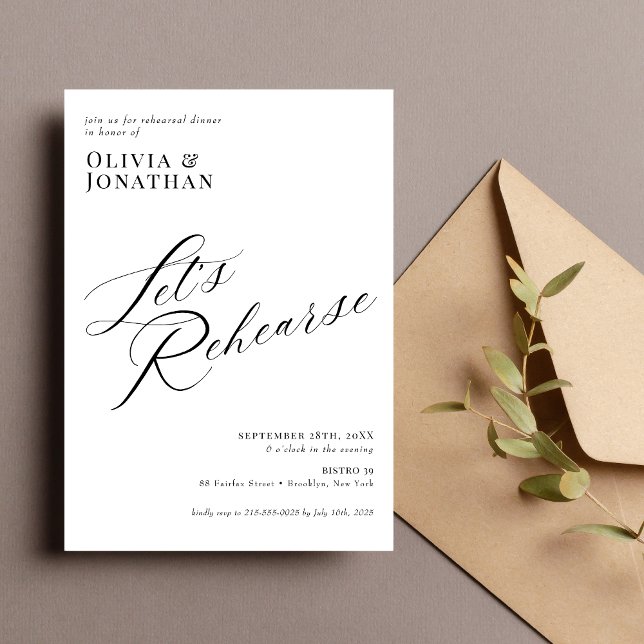 Elegant Chic Kalligrafi Övningsmiddag Inbjudningar (Elegant chic calligraphy rehearsal dinner invitation sets a warm tone for your pre-wedding evening.)