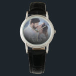 Elegant Chic NewlyWed Bröllop fotoårsdag Armbandsur<br><div class="desc">Den här elegantens fotoklocka kommer att vara en vacker keepy för din bröllopsdag! Den unika kalligrafin lyder "Mr and Mrs" bredvid er anpassningsbar namn och date. Lägg till fotot från bröllop och gör det till en perfekt för den nya bruden,  en årsdag eller ett nytt löfte!</div>