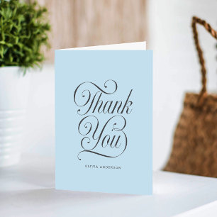 Elegant Chic Script Ljusblå Pojke Baby Shower Tack Kort