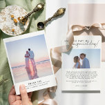 Elegant Chic Skript Bröllop Photo Tack Kort<br><div class="desc">Elegant Chic Skript Bröllop Foto - tack vare ditt kort med en minimalistisk design som är adorerad med kalligrafi av elegant och elegant typografi, är dessa budgetvänliga kort sofistikerade och tacksamma. Anpassa med två av dina favoritfoton från bröllop och skapa ett bestående minnesmärke för dina gäster. Den enkla men moderna...</div>