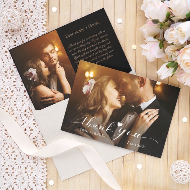 Elegant Chic Skript Guld Bröllop 2 Photo Tack Kort (Elegant Chic Script Gold Wedding 2 Photo Thank You Card)