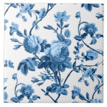 Elegant Chic Vintage Blue Ro Blommigt Kakelplatta<br><div class="desc">Elegant och chic-vintage-inspirerat sömlöst blommönster med tonfärgat blått ro,  viner,  blad och nejlikor på vit bakgrund.</div>