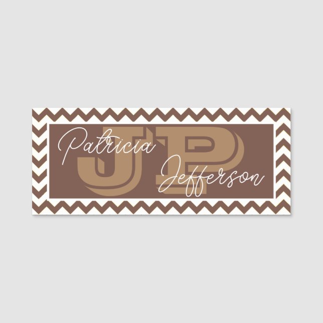Elegant Chocolate Brown Chevron Unik monogrammad Namnbricka (Framsida)