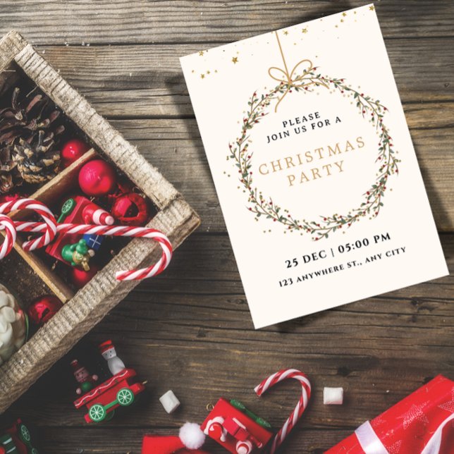 Elegant Christmas Party Invitation with Wreath  Inbjudningar (Skapare uppladdad)