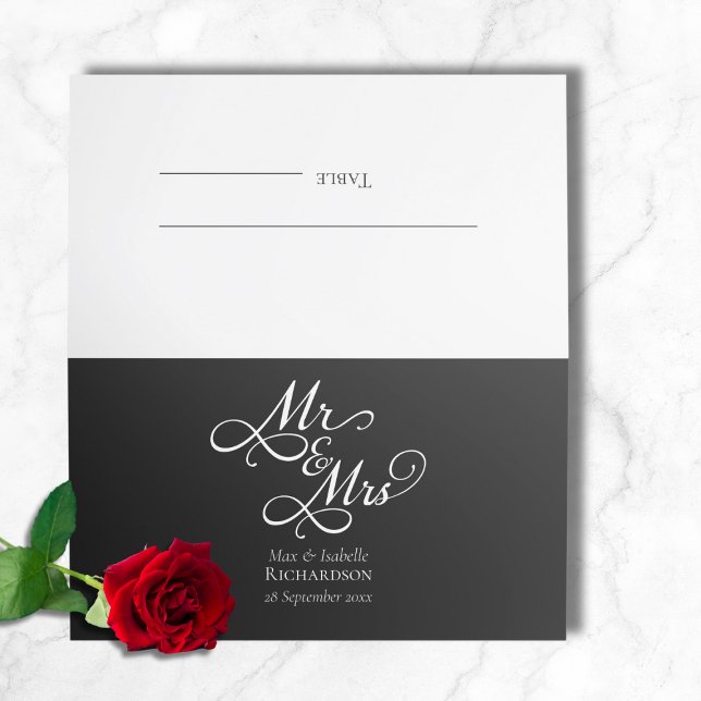 Elegant Classic Black and White Script Bröllop Placeringskort (elegant black and white mr and mrs wedding reception place cards, chic script calligraphy typography)