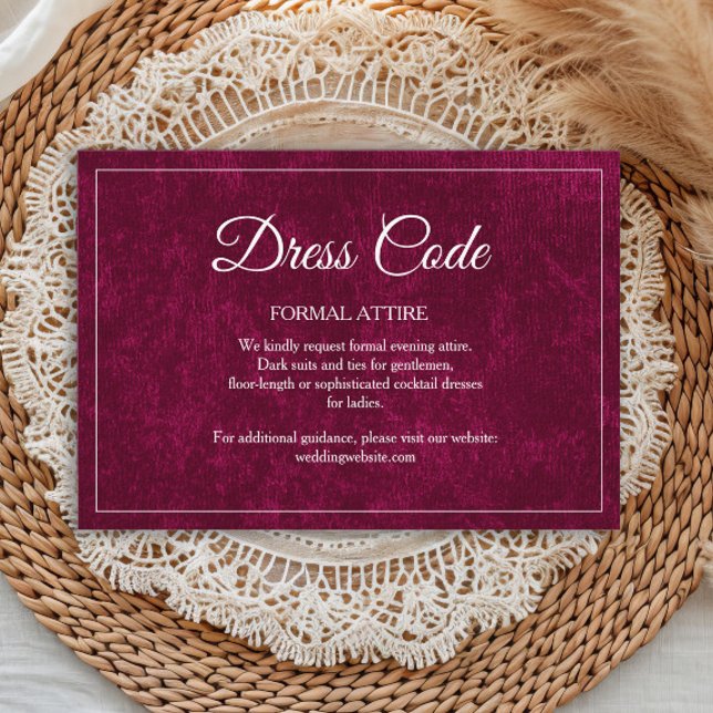 Elegant Classic Burgundy Berry Wedding Dress Code Tilläggskort (Burgundy/berry velvet wedding dress code card)