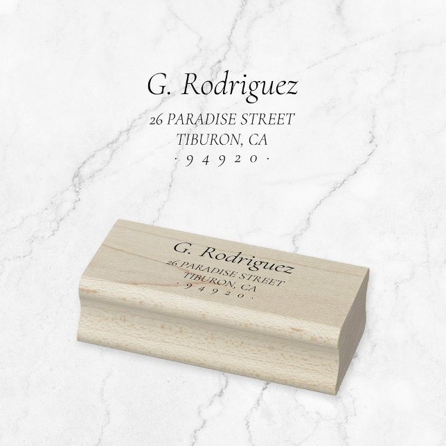 Elegant Classic Serif Teckensnitt. Returadress 05. Stämpel (Simple, classic, elegant typography wooden return address stamp, serif font.)