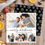 Elegant Collage Black White Snöflingor jul Julkort<br><div class="desc">Elegant Modern Calligraphy Minimalist Snöflingor Black and White 4 Photo Collage God jul Calligraphy Script Helgdag Card. Den här festiva, imimalistiska, vismatiska 4 (4) fotokortsmallen innehåller en söt fotokollage och säger "God jul"! Texten "God jul" hälsning är skriven på ett vackert handskrivet teckensnitt som snabbt byts ut mot svan. På...</div>