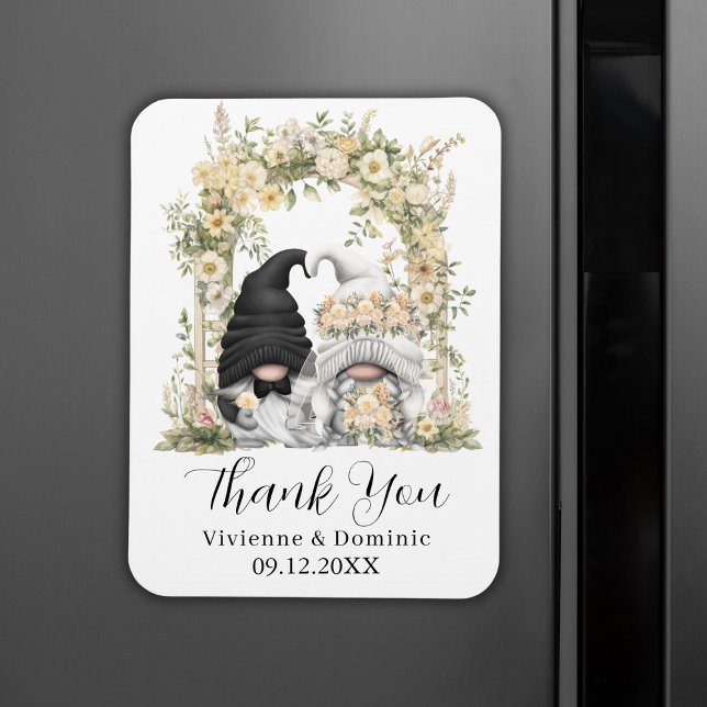 Elegant Cream Flowers Gnome Bröllop - tackkort Magnet (Elegant Cream Flowers Gnome Wedding Thank You Card Magnet
)