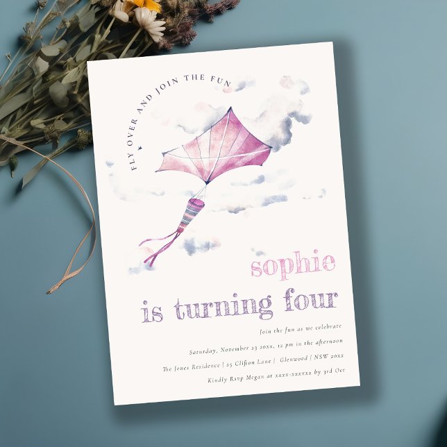 Elegant Cute Rosa Flies Kite Himlar Clouds Birday Inbjudningar (Skapare uppladdad)