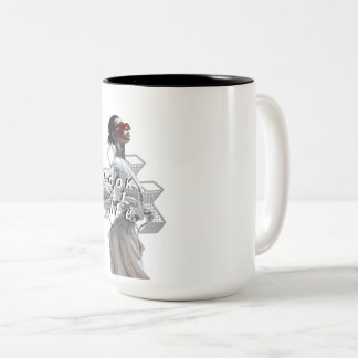 Elegant Cyborg i vit futuristisk mode Två-Tonad Mugg
