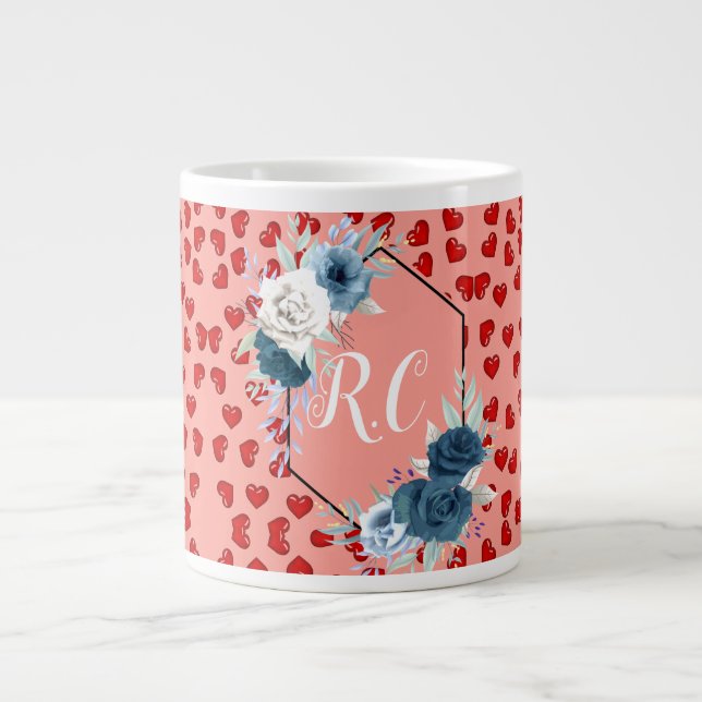 Elegant dammig blå blommig och röda hjärtan monogr jumbo mugg (Framsidan)