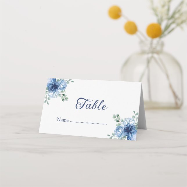 Elegant dammig blå blomster eukalyptus bröllop placeringskort (Framsida)