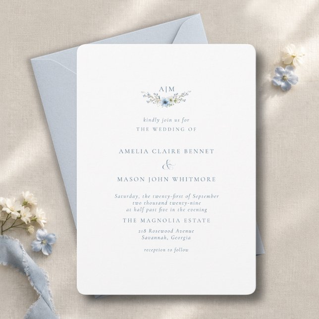 Elegant dammig blå blomster monogram bröllop inbjudningar (Elegant Dusty Blue Floral Monogram Wedding Invitation)