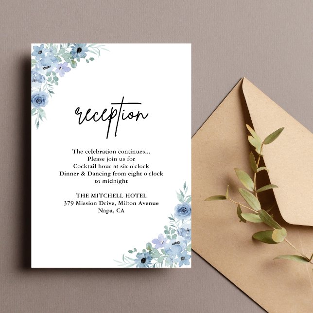 Elegant dammig blå blomsterbröllopsmottagning tilläggskort (Elegant dusty blue floral reception enclosure card shares key details with refined charm)