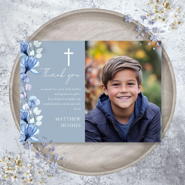 Elegant dammig blå blomsterfotobekräftelse tack kort (Elegant Dusty Blue Floral Photo Confirmation Thank You Card)