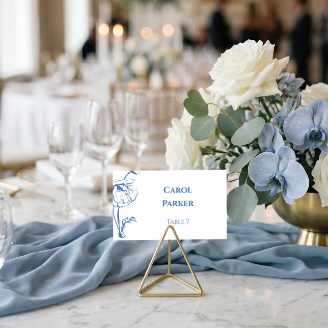 Elegant dammig blå blomstergrafik platt bröllop placeringskort (Add a classy touch! 🌿 Elegant white and blue floral line art place cards.)
