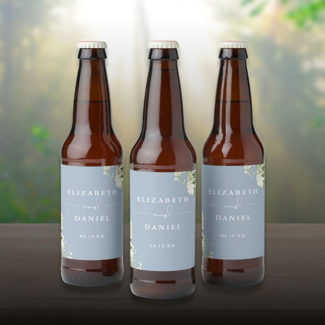 Elegant dammig blå blomstergrönska bröllop ölflaska etikett (Elegant Dusty Blue Floral Greenery Wedding Beer Bottle Label)
