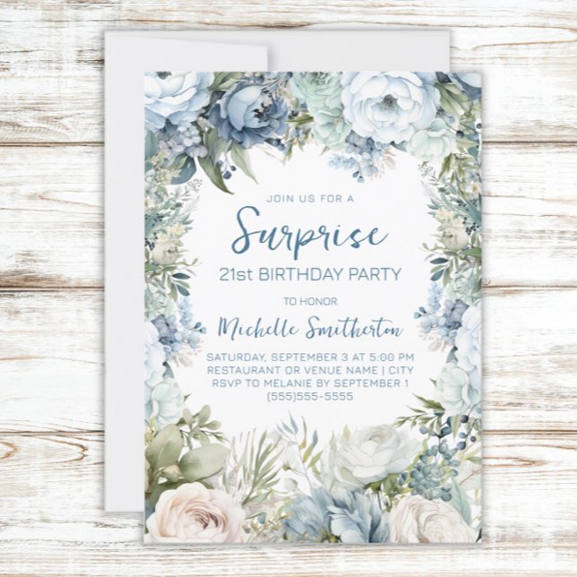 Elegant dammig blå blomsterrsurpris 21-årsdag inbjudningar (Dusty blue watercolor floral and sage green leaves surprise 21st birthday party invitation)