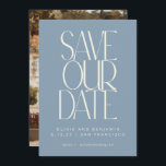 Elegant dammig blå enkel modern trendig foto spara datumet<br><div class="desc">Dela din spännande nyhet med detta moderna minimalistiska "Save Our Date"-kort, med fet typografi på en mjuk blå framsida och ditt favoritfoto på baksidan. Tillgängligt som nedladdningsbart eller tryckt alternativ, är detta kort perfekt för par som vill kombinera stil och personlig anpassning. Lägg till era namn, bröllopsdatum, plats och webbplats...</div>