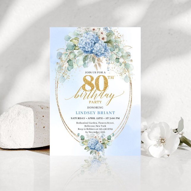 Elegant dammig blå eukalyptus 80-års födelsedagsin inbjudningar (Elegant Dusty Blue Eucalyptus 80th Birthday Invite)