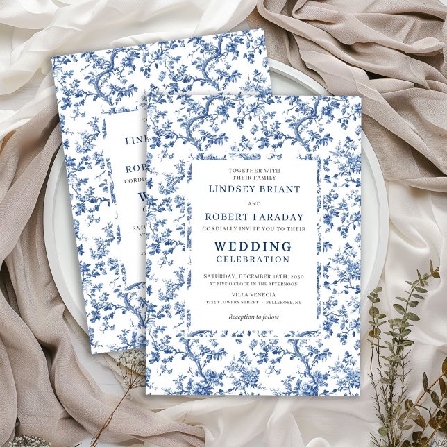 Elegant dammig blå Toile blommig bröllopsinbjudan Inbjudningar (Elegant Dusty Blue Toile Floral Wedding Invitation)