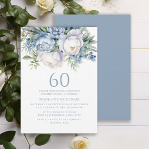 Elegant dammig blå vit blomstergivare 60-årsfirand inbjudningar