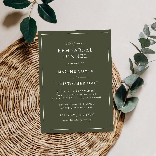 Elegant dammig grön Script Rehearsal Middag Inbjudningar (Elegant dusty green script rehearsal dinner invitation adds graceful charm to your celebration.)
