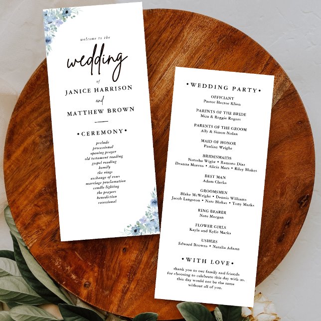 Elegant dammigblå blomsterbröllopsprogram (Elegant dusty blue floral wedding program guides guests through your ceremony with graceful charm)