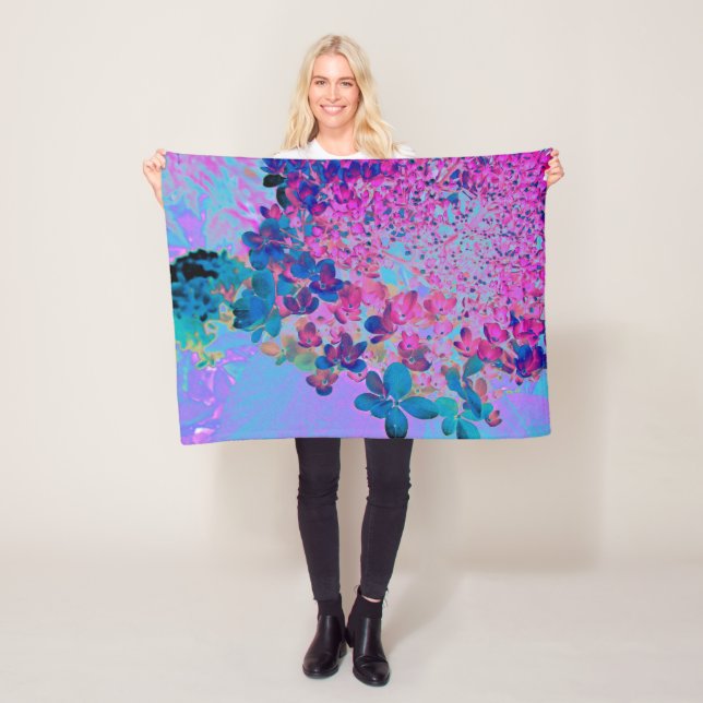 Elegant Dark Blue and Magenta Limelight Hydrangea Fleecefilt (På plats)