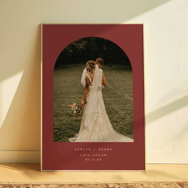 Elegant Dark Red Wedding Couple Photo Arch Poster (Skapare uppladdad)