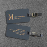 Elegant Deep Blue Brown Bold Bagagebricka<br><div class="desc">Eleganten har full utformning av anpassadets bagagemärke med djup blå bakgrund och fet brunt monogram. Modern elegant-design.</div>