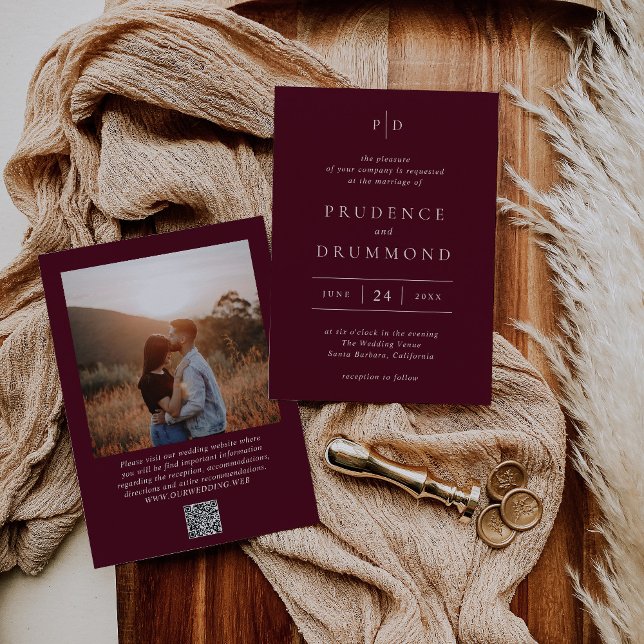Elegant Deep Burgundy QR Code Classic Wedding Inbjudningar (Skapare uppladdad)