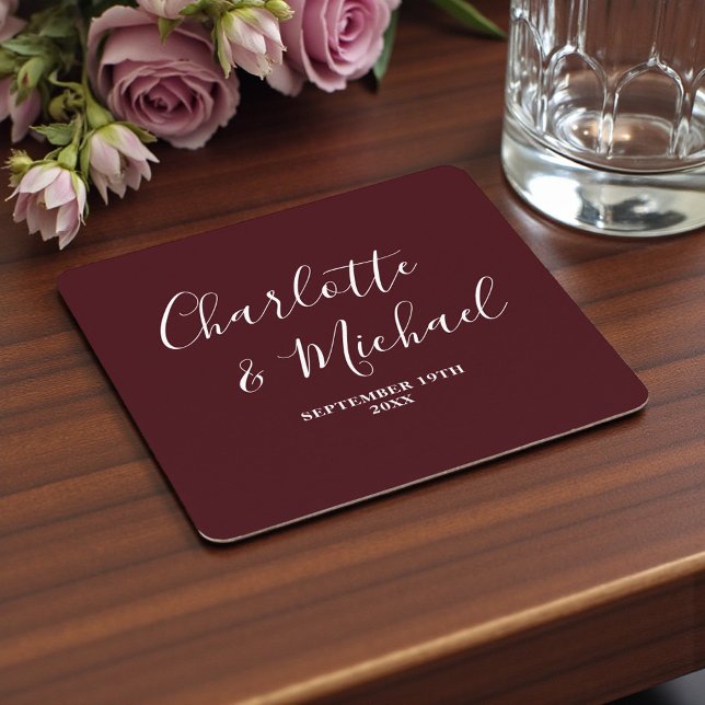 Elegant Deep Burgundy Script Minimalist Wedding Underlägg Papper Kvadrat (Skapare uppladdad)
