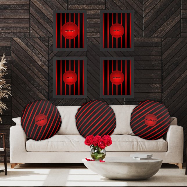Elegant Diagonal Black Red Rand Monogram Namn Rund Kudde (Stylish, vivid crimson red and black diagonally striped round accent pillows personalized by you)
