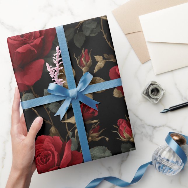 Elegant djupröd ros svart blommönster presentpapper (Gifting)