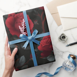 Elegant djupröd ros svart blommönster presentpapper