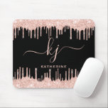 Elegant  drivrutiner för Glitter vid Ro Guld 2 Mon Musmatta<br><div class="desc">Girly, Elegant, Sylish Ro Guld Glitter Drips 2 Monogram Script anpassningsbar personlig namn monogrammed mousserande på svart. Med ett modernt lyxfaux rosa ros guld glitter som droppar ram, ett stort dubbla-tecken med monogramstil med dekortecken (stort storlekt initialer) och ett serieteckensnitt namn i rosa på svart bakgrund. Enkel att anpassa den....</div>