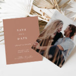 Elegant Dusty Beige Rosa - minimalistiskt skriptfo Spara Datumet<br><div class="desc">Utformningen har ett handskrivet teckensnitt och modern minimalistisk design. Designad att samordna med för "ETHEREAL" bröllopsinbjudan. Om du vill ändra information klickar du på "Anpassa". Om du vill flytta texten eller ändra storlek, teckensnitt eller färg klickar du på "Klicka för att anpassa ytterligare". Visa samlingslänken på den här sidan om...</div>