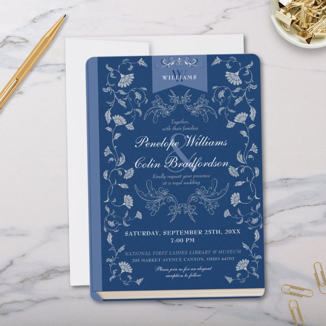 Elegant Dusty Blue Blommigt Bok Cover Bröllop Inbjudningar (Elegant Dusty Blue and White Library Book Cover Formal Wedding Invitation for Royal Fairytale Invite)