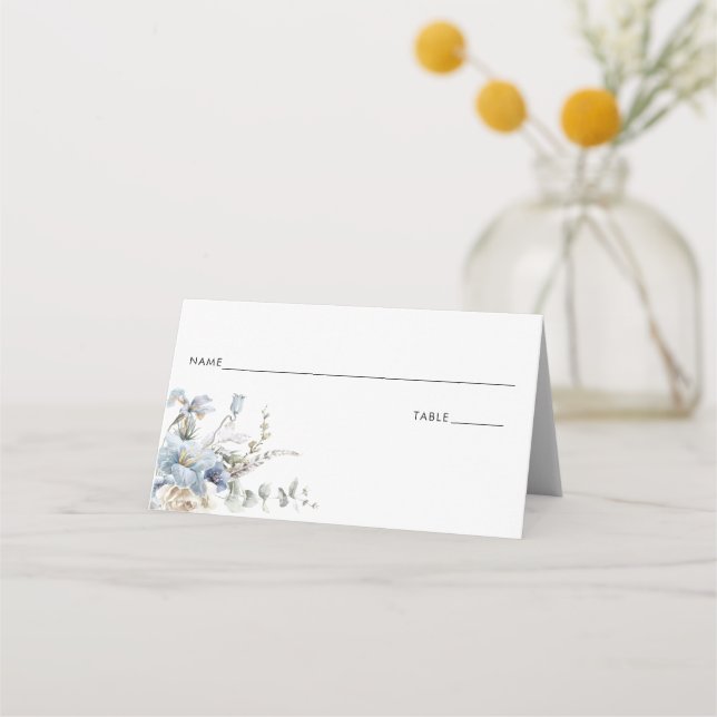 Elegant Dusty Blue Blommigt Bröllop Place Card Placeringskort (Framsida)