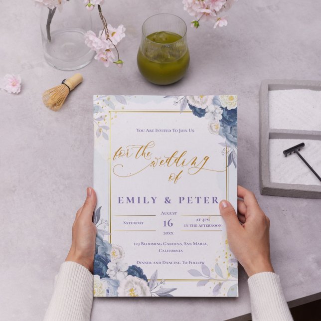 Elegant Dusty Blue Blommigt Guld Gräns Bröllop Inbjudningar (Elegant Dusty Blue Floral Gold Border Wedding Invitation)