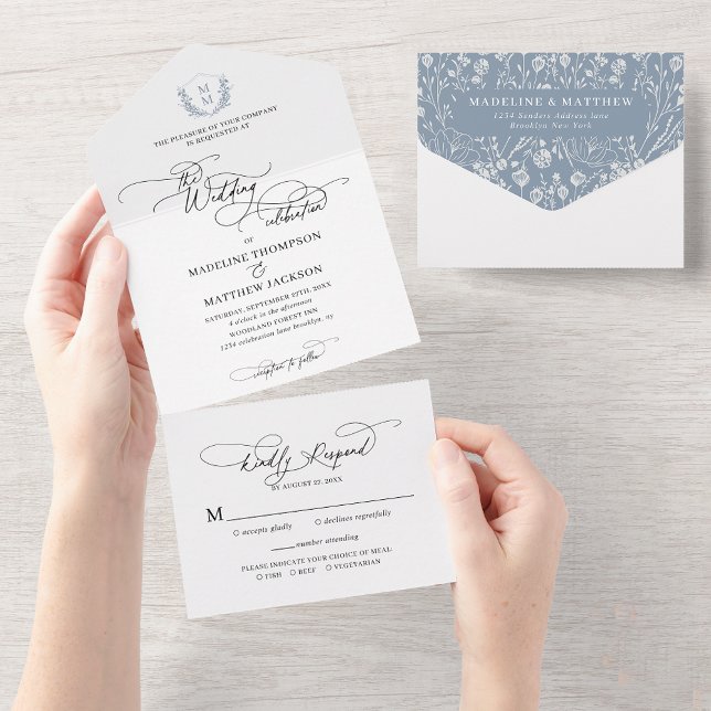 Elegant Dusty Blue Blommigt Vapensköld Monogram Br (Skapare uppladdad)