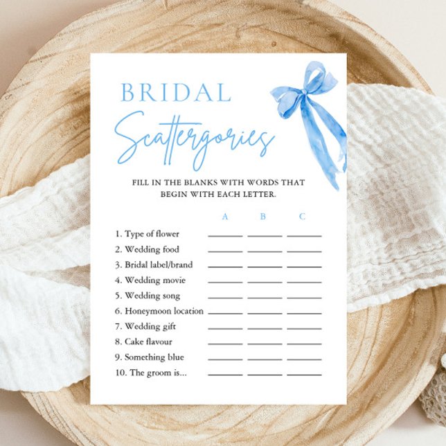 Elegant Dusty Blue Bow Möhippa Scattergories-spel Inbjudningar (Elegant Dusty Blue Bow Bridal Scattergories Game)