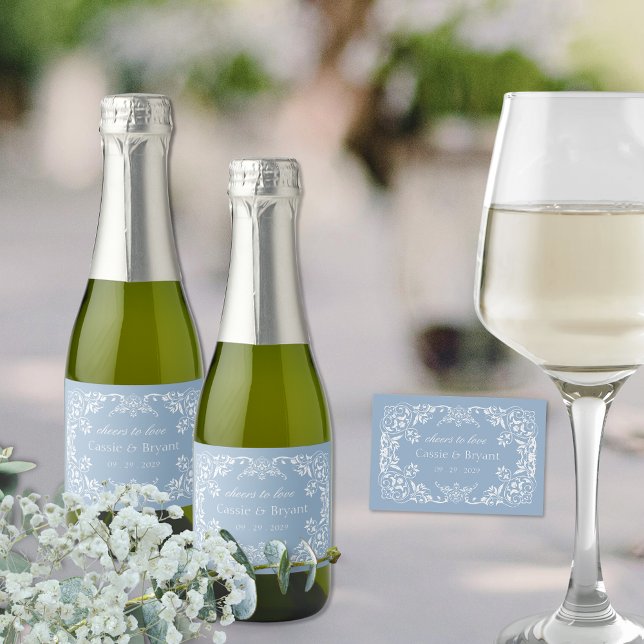 Elegant Dusty Blue Chic Cheers Snyggt Bröllop (elegant dusty blue and white chic wedding cheers to love persoanlized wedding labels for mini wine)