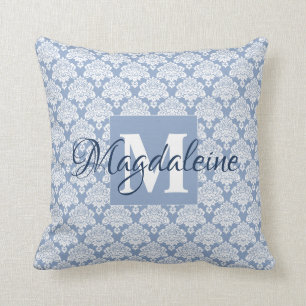 Elegant Dusty Blue Damask Monogram och Namn Kudde
