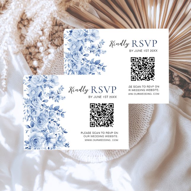 Elegant Dusty Blue Floral Wedding RSVP Card QR Cod OSA Kort (Skapare uppladdad)