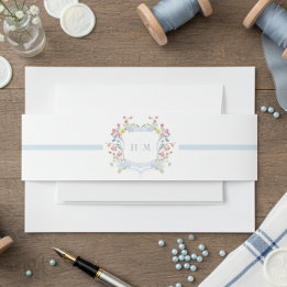 Elegant Dusty Blue Pastel Wildflower Crest Wedding Band För Inbjudningskort