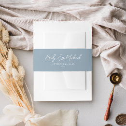 Elegant Dusty Blue Script Minimal Bröllop Band För Inbjudningskort